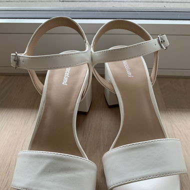 Sandale in Weiss Gr 39