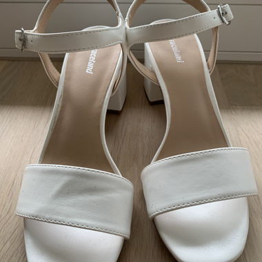 Sandale in Weiss Gr 39