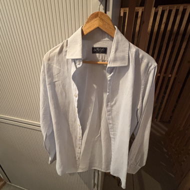 Camicia bianca a maniche lunghe