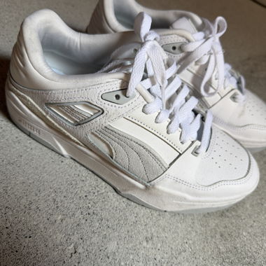 Weiße Sneaker