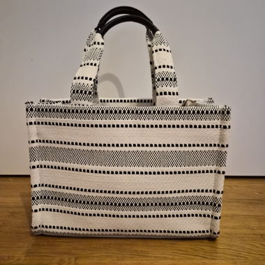 Woven shopping bag