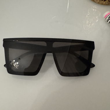 Lunettes de soleil Dior noire 