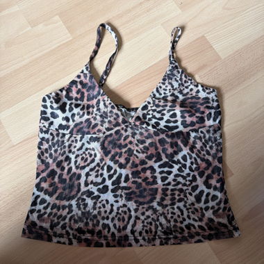 Top maculato con spalline sottili