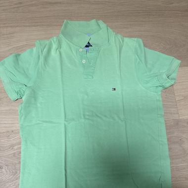 grünes Polo-Shirt 