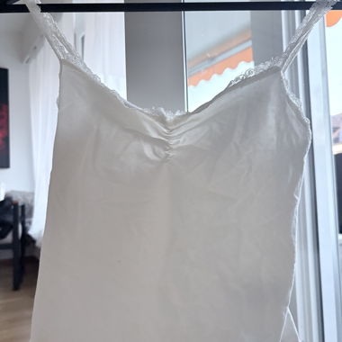 Haut blanc en dentelle