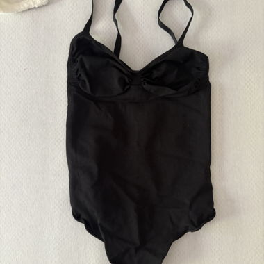 Body noir à décolleté triangulaire