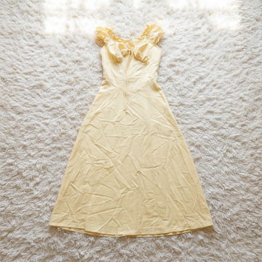 Robe jaune à fines bretelles