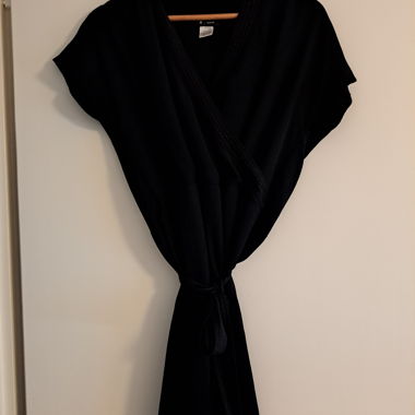 Robe cache-coeur noire