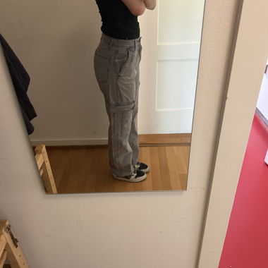 Pantaloni cargo grigio/verde Stradivarius