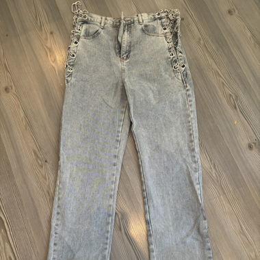 jeans with chain