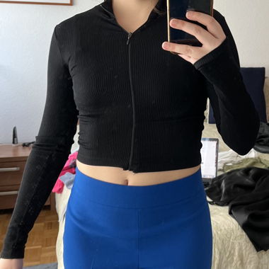 haut zappé près du corps noir - urban outfitters
