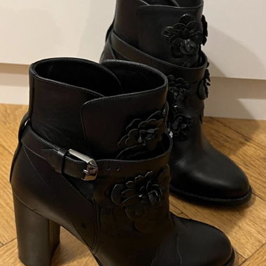 Valentino Garavani Stiefeletten schwarz Gr. 35