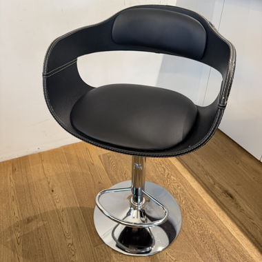2x KARE chrome-foot bar stools