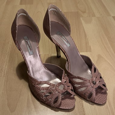 Statementpiece High Heels Marke Carina