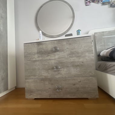 Dreistufige Schminktisch