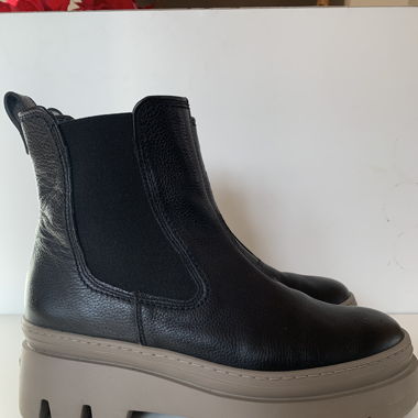 Boots Paul Green