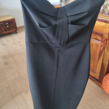 Schwarzes trägerloses Midikleid EU 36