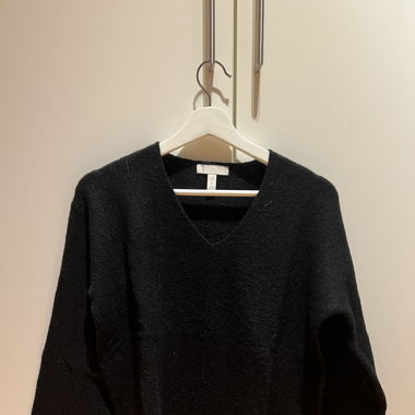 Schwarzer Pullover 