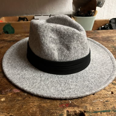 Grey felt hat by Roxy