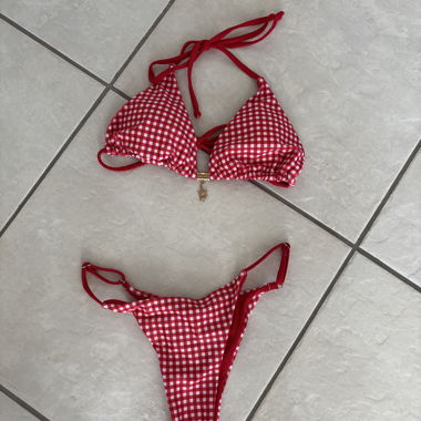 Set bikini a quadri rosso e bianco