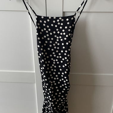 Kleid (gepunktet)