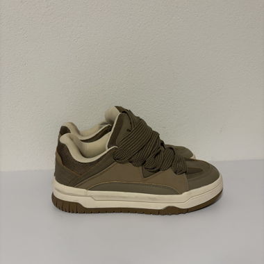 Bershka Sneaker in Braun-Beige