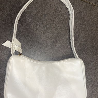 Weisse Schultertasche aus Kunstleder