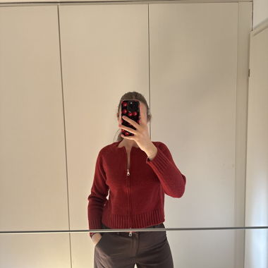 Cardigan en tricot rouge