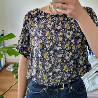 Top corto a maniche corte floreale