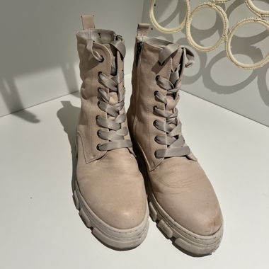 Tamaris beige Leder-Stiefeletten