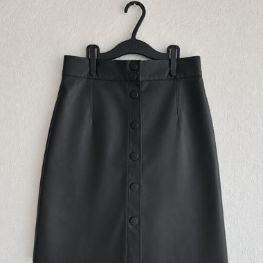 Jupe noire en similicuir