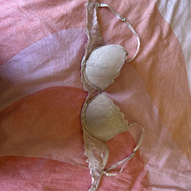 Soutien-gorge beige en dentelle