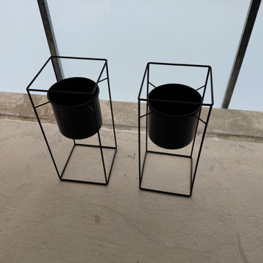 Black plant holders (set of 2)