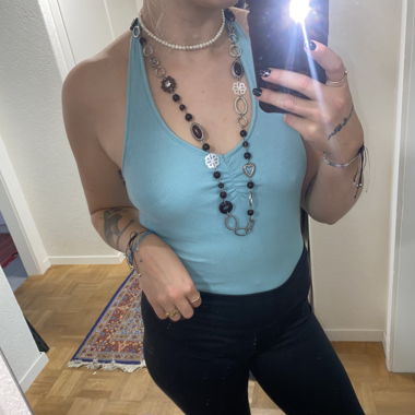 Light blue body.