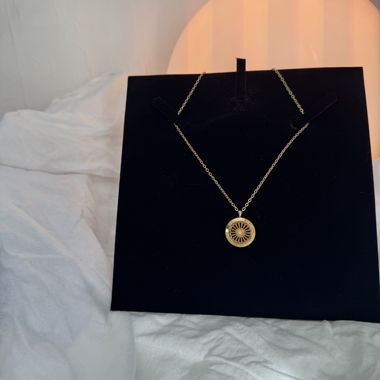 Perfume diffuser necklace