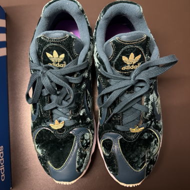 Scarpe Adidas in velluto