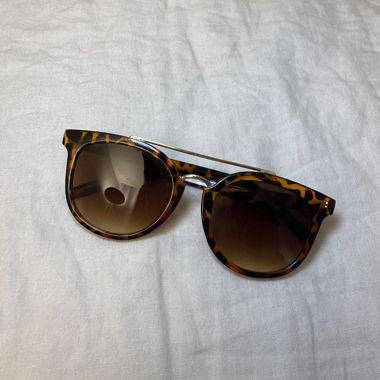 PIECES SUNGLASSES
