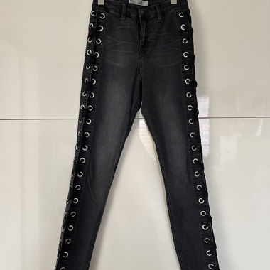 Skinny Jeans schwarz mit Schnürung