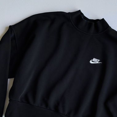 Felpa Nike corta con colletto mock neck