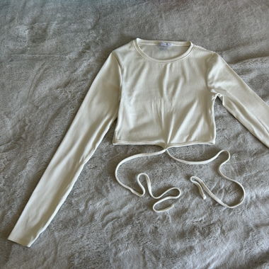 Pull moulant à ficelles 