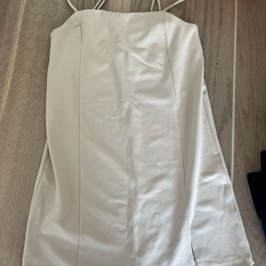 Short dress with straps