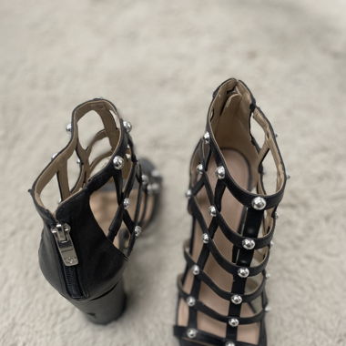 Tacchi Guess con borchie