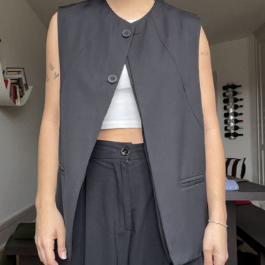Black Sleeveless Vest