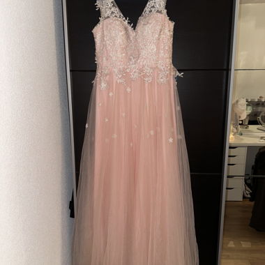 Robe de soirée en dentelle rose