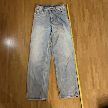 LIGHTWASHED MONKI JEANS
