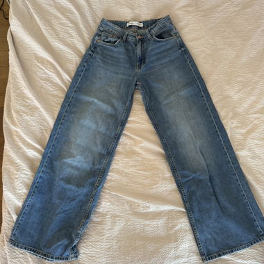 Jeans Bershka à jambes larges
