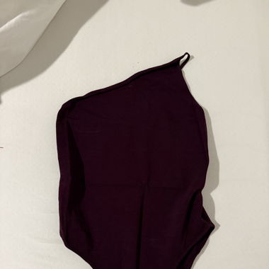 Burgundy Oneshoulder Body