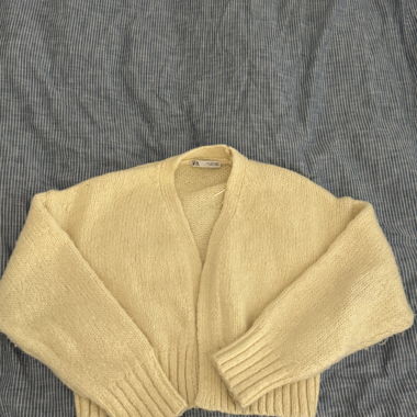 Gelber Strick-Cardigan