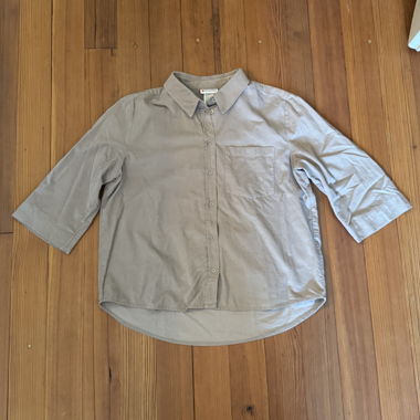 Camicia beige con bottoni