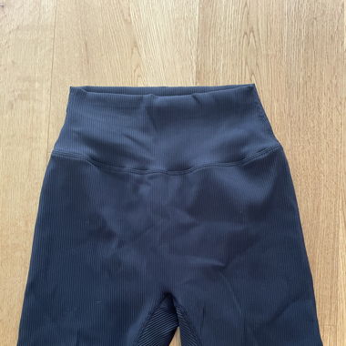 Joga hose von amari